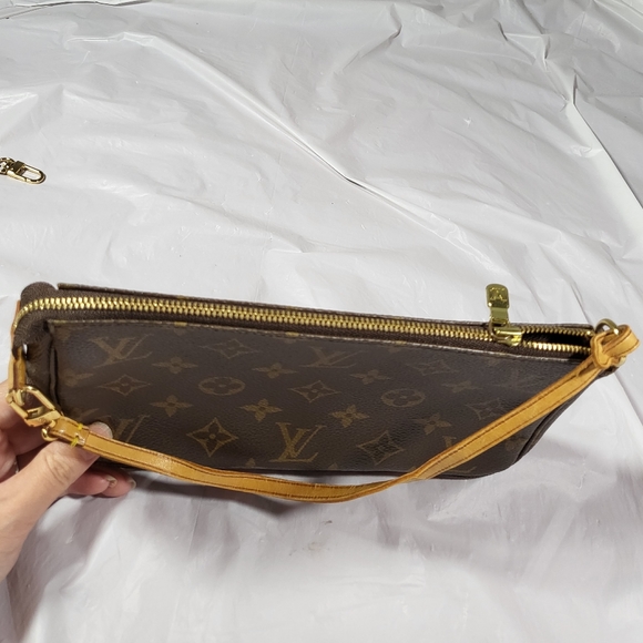 Authentic Louis Vuitton Pochette Accessories bag - Picture 7 of 16